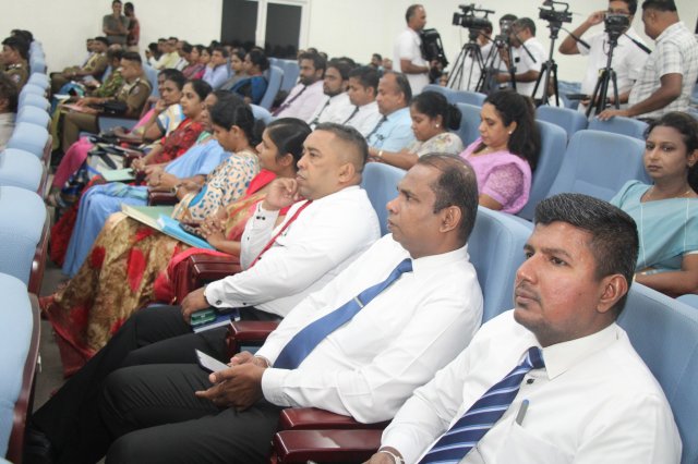 විෂ මත්ද්‍රව්‍ය මුලිනුපුටා දැමීම සඳහා වන “රටම එකට ජාතික මෙහෙයුම” වැඩසටහනට සමගාමීව දිස්ත්‍රික් මෙහෙයුම් සභාව ස්ථාපිත කිරීම