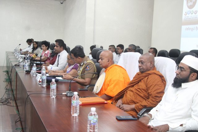 විෂ මත්ද්‍රව්‍ය මුලිනුපුටා දැමීම සඳහා වන “රටම එකට ජාතික මෙහෙයුම” වැඩසටහනට සමගාමීව දිස්ත්‍රික් මෙහෙයුම් සභාව ස්ථාපිත කිරීම