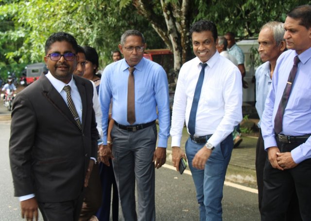 රත්නපුර නව දිසාපති / දිස්ත්‍රික් ලේකම් රාජකාරී අරඹයි