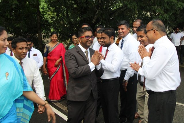 රත්නපුර නව දිසාපති / දිස්ත්‍රික් ලේකම් රාජකාරී අරඹයි